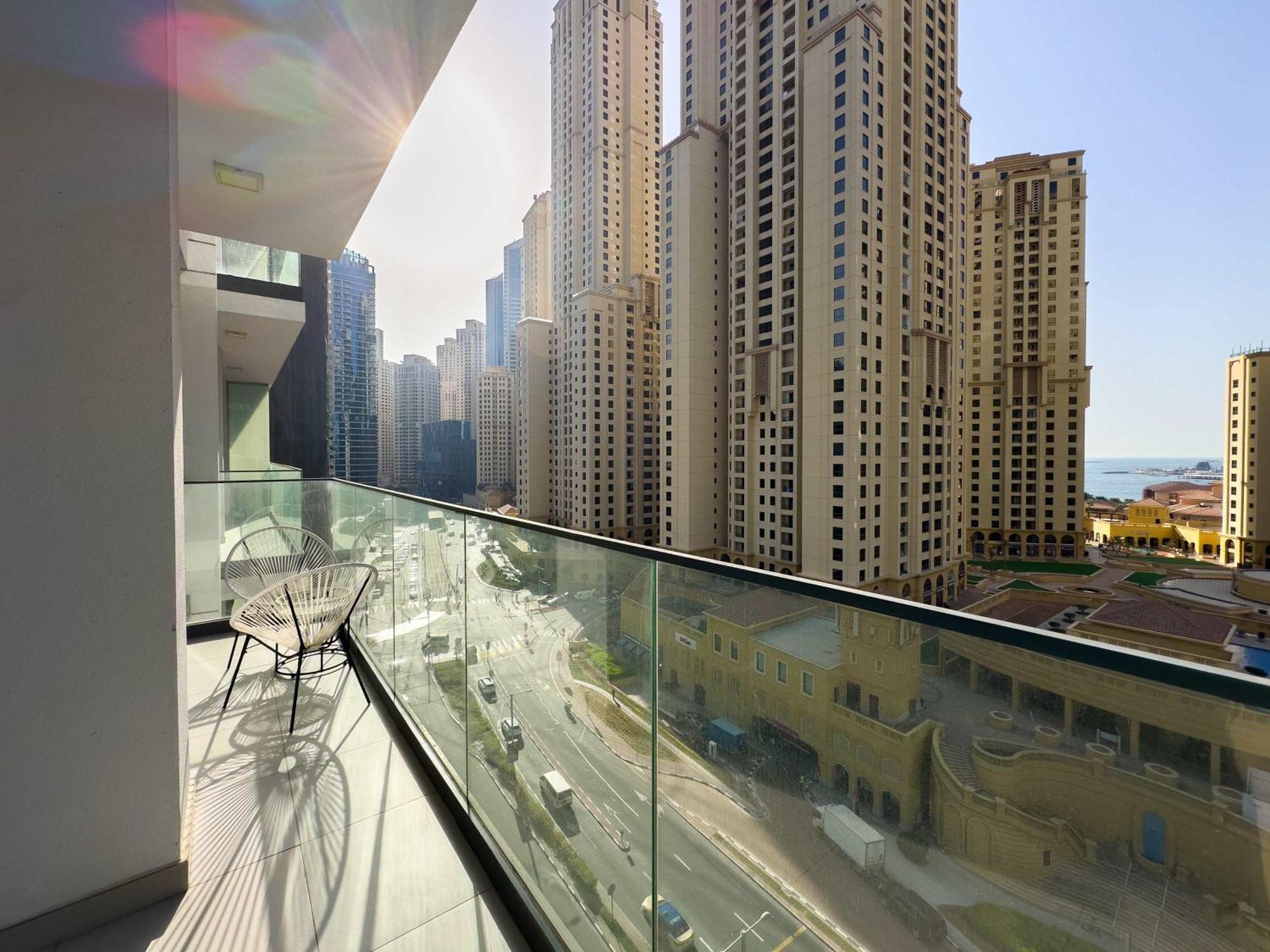 2 Bdr In Liv - Views & Modern Design Dubai