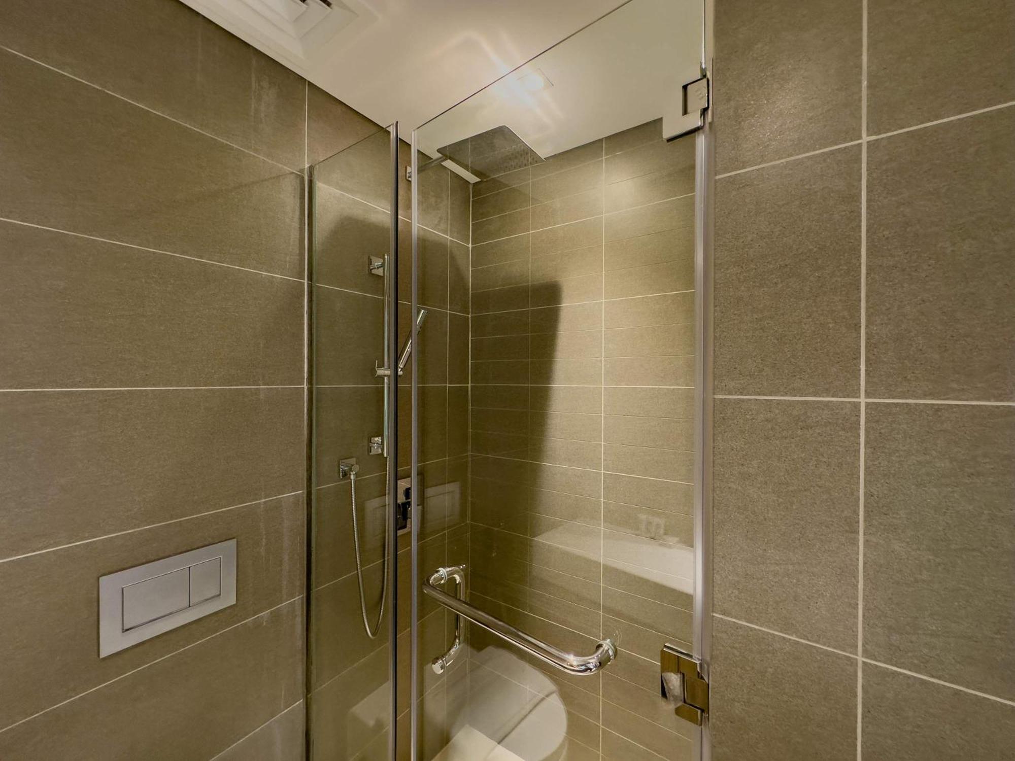 2 Bdr In Liv - Views & Modern Design *