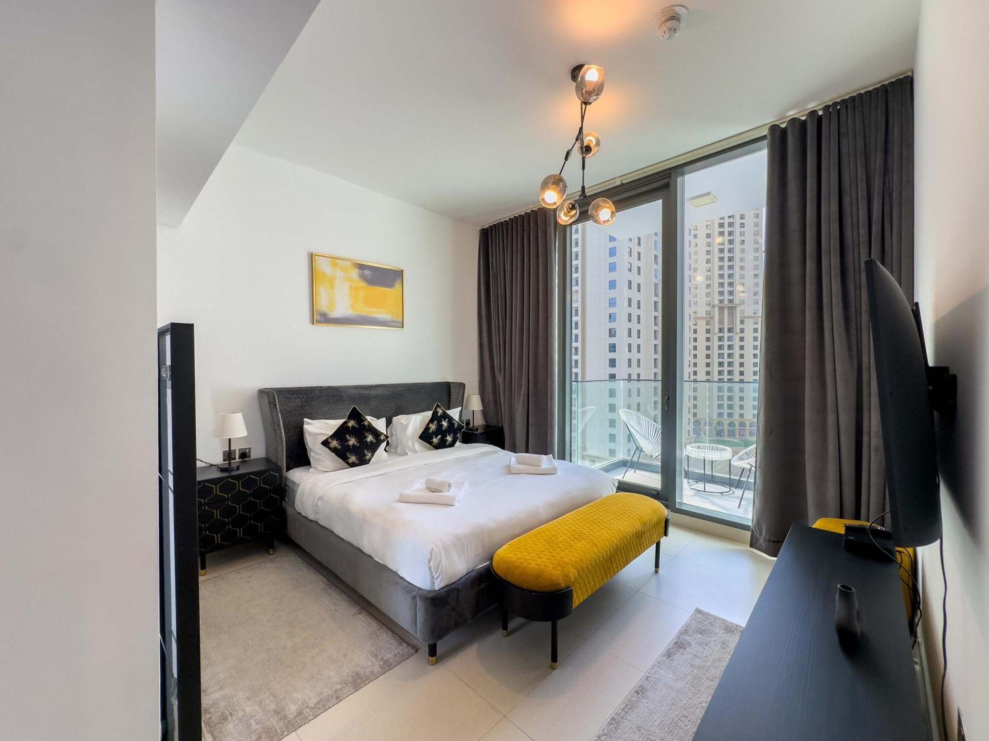 2 Bdr In Liv - Views & Modern Design * Dubai