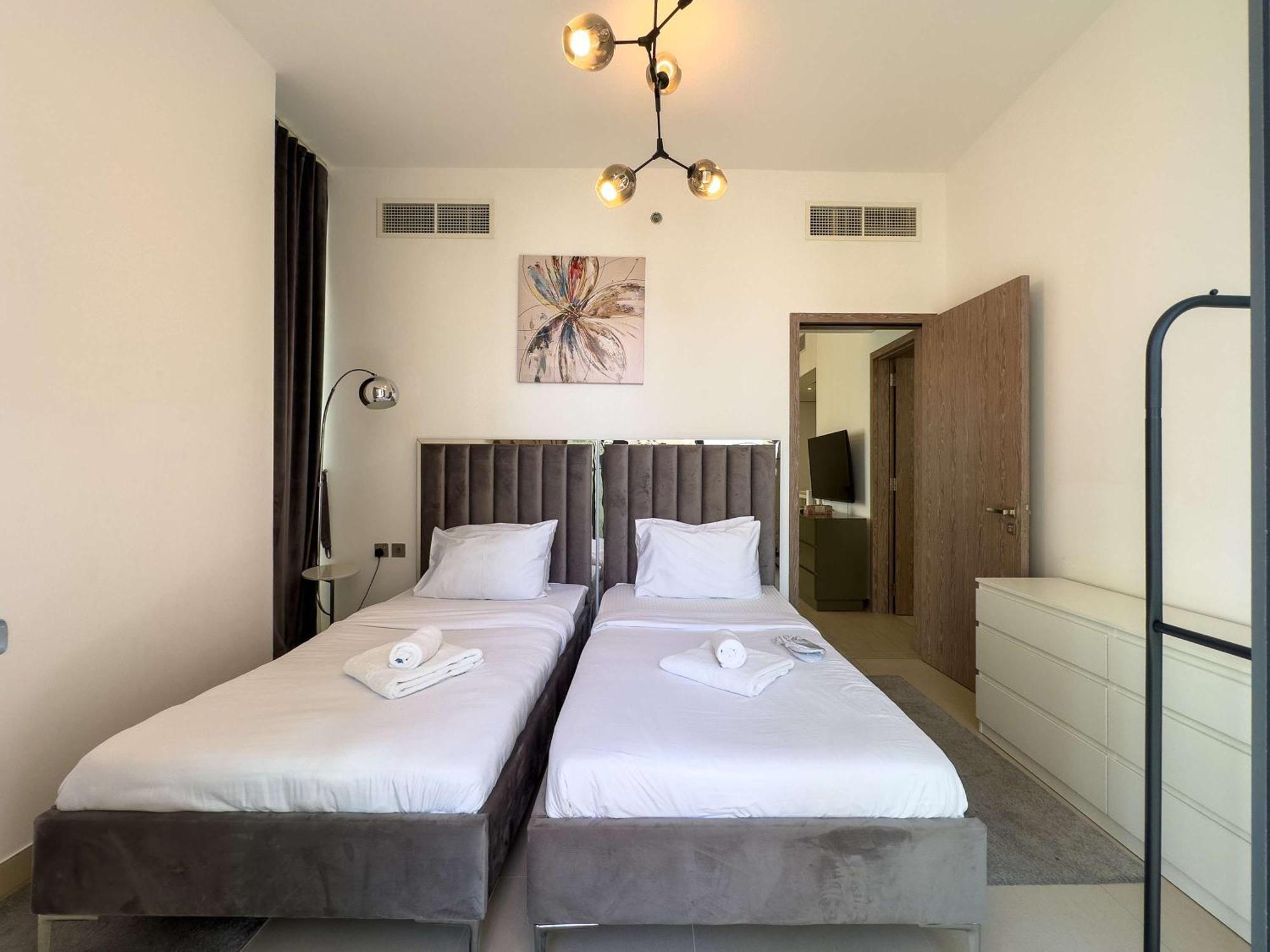 2 Bdr In Liv - Views & Modern Design Apartment *